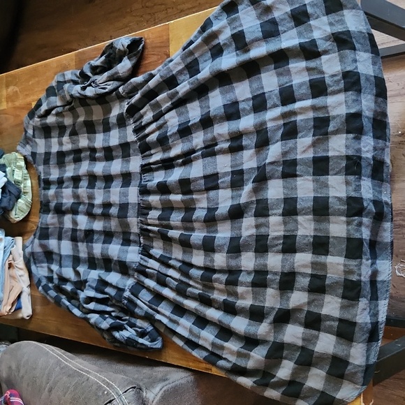 Womens torrid gray/black checkered high low top - Picture 5 of 5